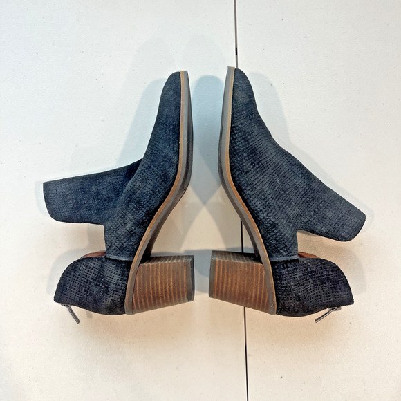 LUCKY BRAND Sz 10 M Black Suede Bootie Boot D’Orsay Back Zip Deep Side Cut 2.5" - Picture 5 of 10